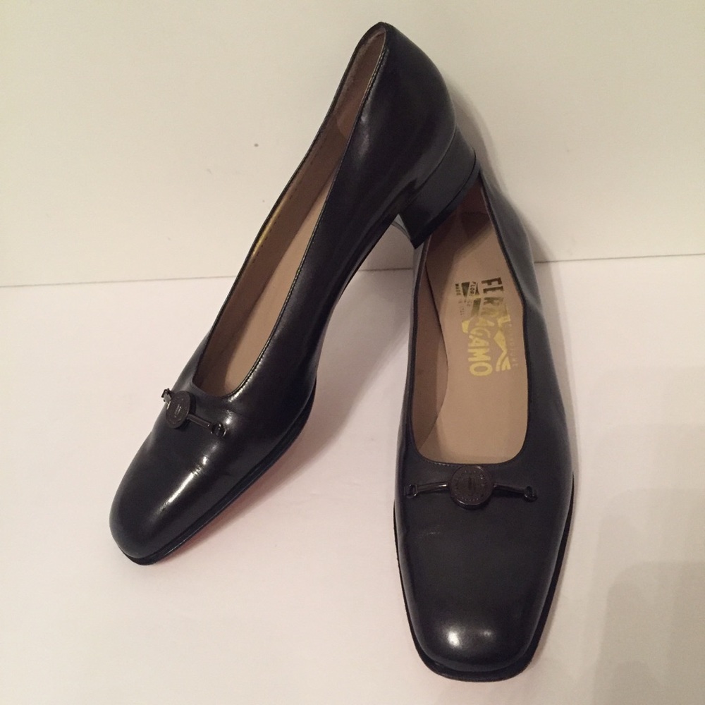SALVATORE FERRAGAMO HEELS BLACK LEATHER SHOES SIZE 7.5 4A NARROW ITALY